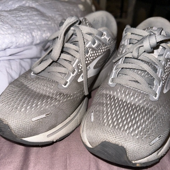 Brooks - Picture 5 of 5